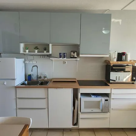 T2 Avec Balcon Vue Port Et Acces Piscine *