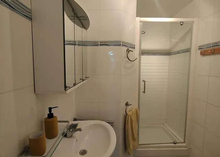 T2 Avec Balcon Vue Port Et Acces Piscine - Fr-1-195-116 *